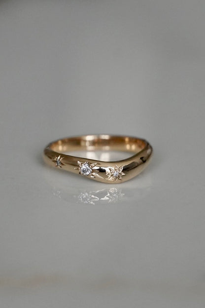 Star Set Curve Ring