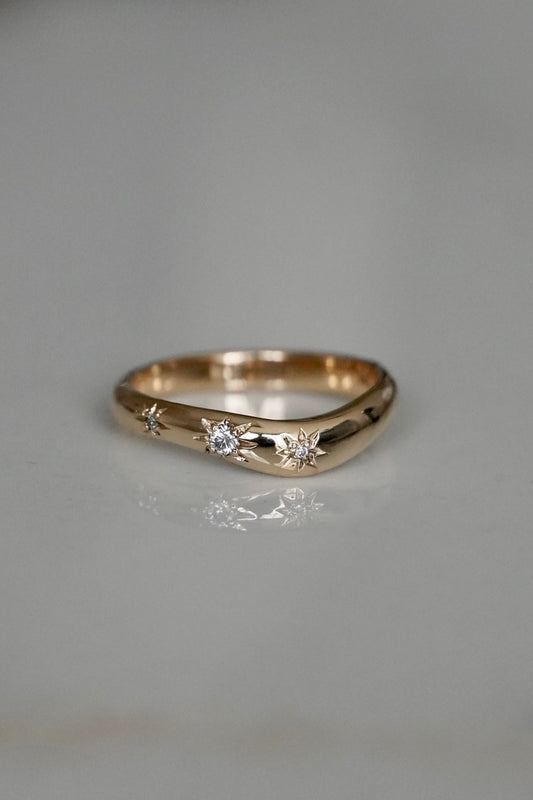 Star Set Curve Ring