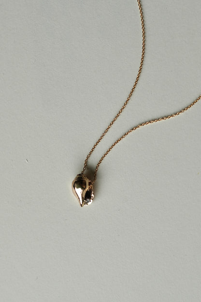 Shell Pendant with natural diamond 14k