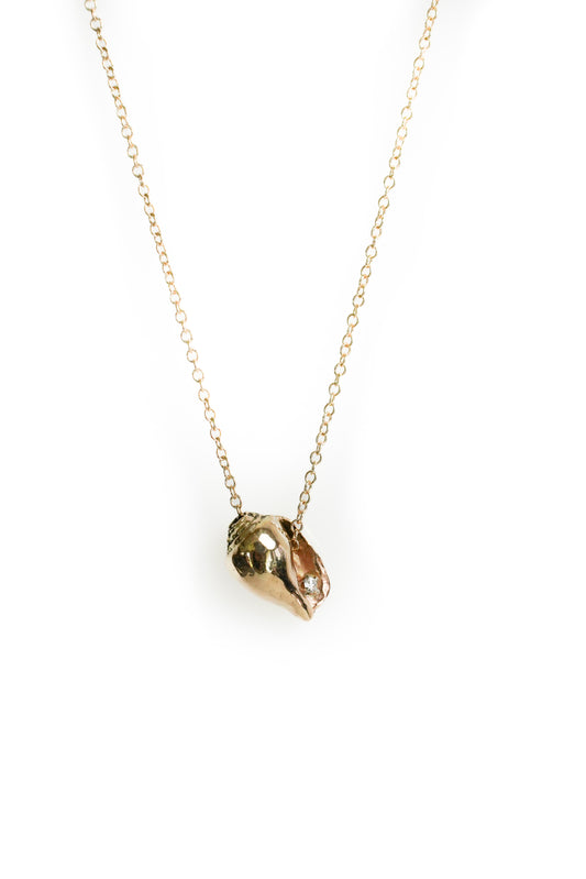 Shell Pendant with natural diamond 14k