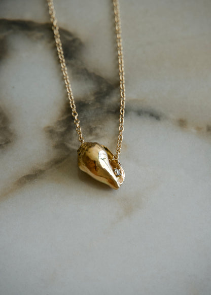 Shell Pendant with natural diamond 14k