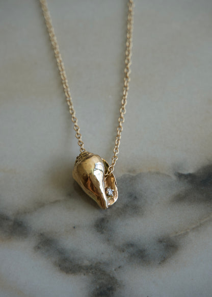 Shell Pendant with natural diamond 14k