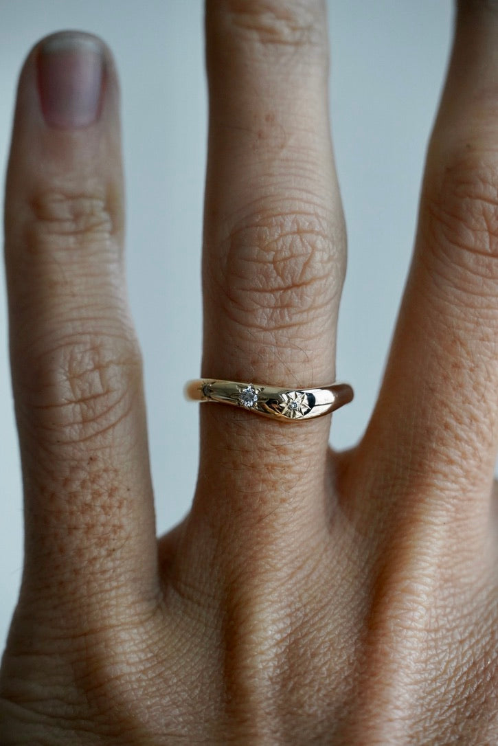 Star Set Curve Ring