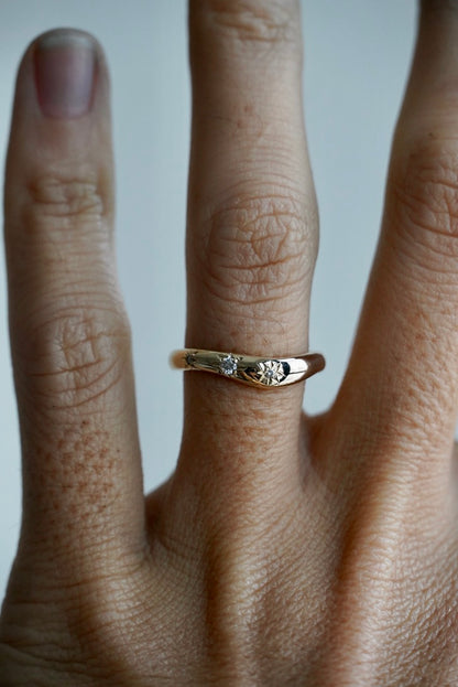 Star Set Curve Ring